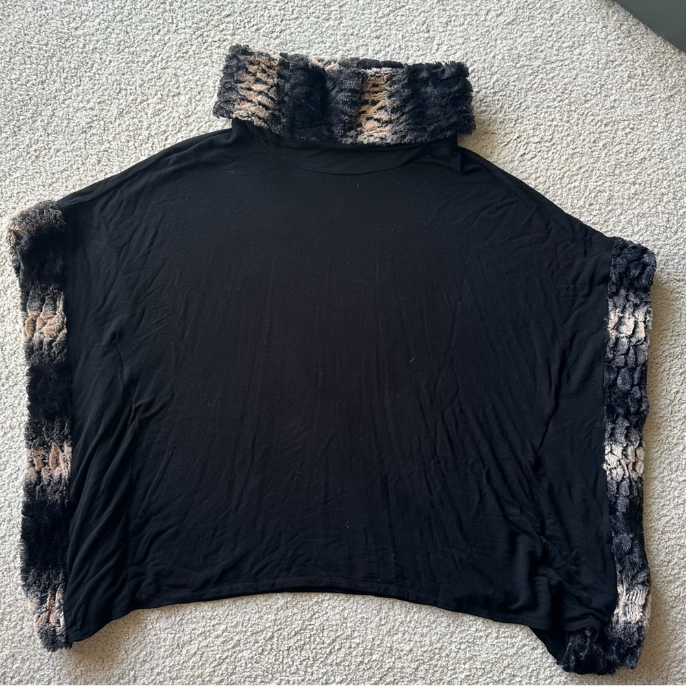 Cupio Black & Beige Animal Print Trim Poncho Women’s Size L/XL